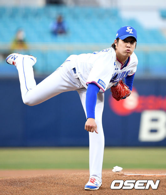 13일 대구 삼성라이온즈파크에서 ’2021 신한은행 SOL KBO 리그' 삼성 라이온즈와 한화 이글스의 경기가 열렸다.1회초 무사에서 삼성 선발투수 원태인이 역투하고 있다. /sunday@osen.co.kr