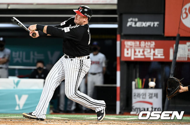 7회초 무사 선두타자로 나선 LG 보어가 헛스윙 삼진으로 물러나고 있다. 2021.08.19 / dreamer@osen.co.kr