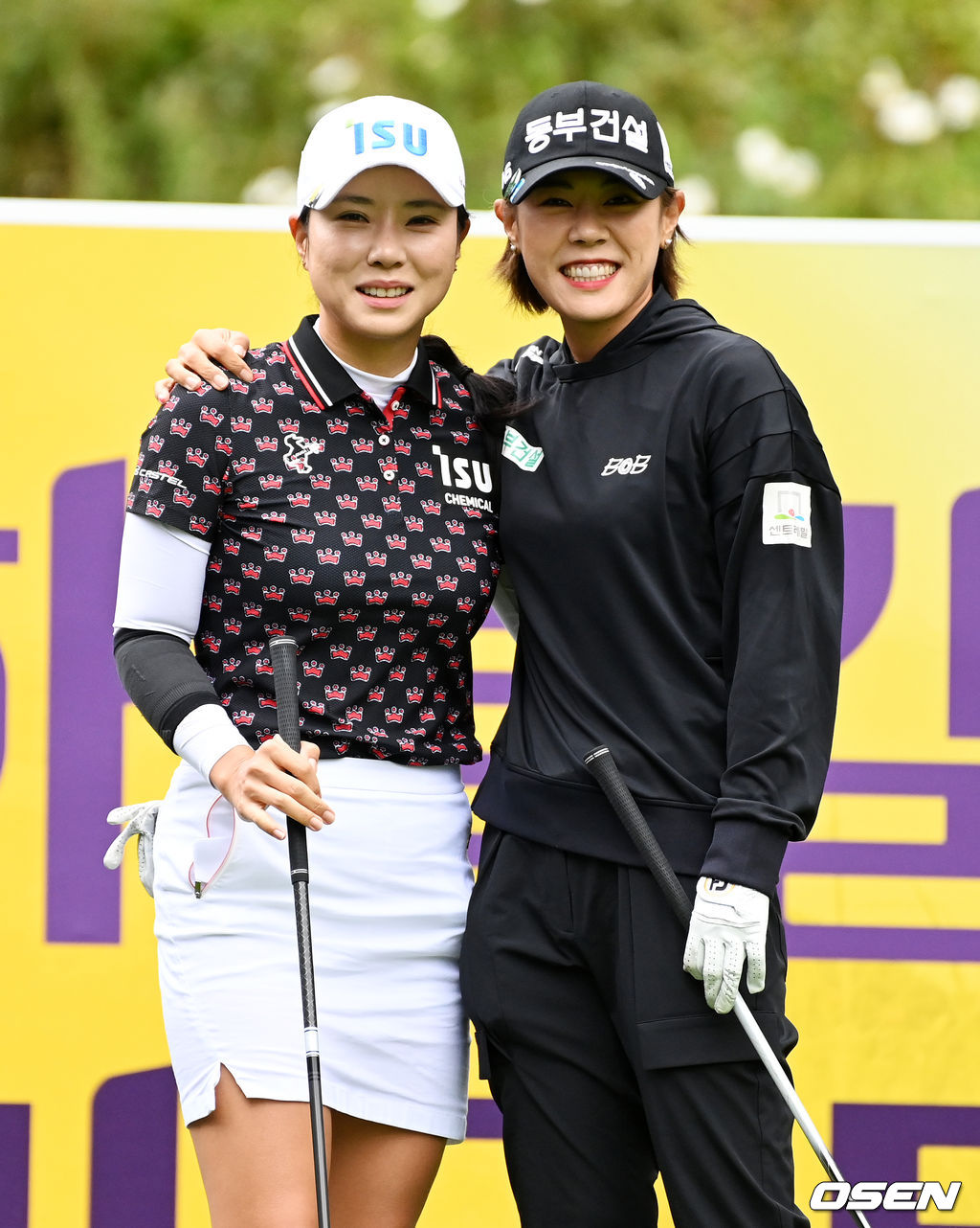10번홀 박희영, 박주영 자매가 같은 조에서 플레이를 펼치며 티샷에 앞서 취재진에 포즈를 취하고 있다. 2021.08.19 /jpnews@osen.co.kr