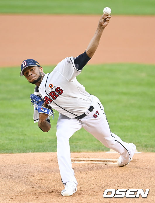 1회초 두산 선발투수 미란다가 역투하고 있다.  2021.08.20 / soul1014@osen.co.kr