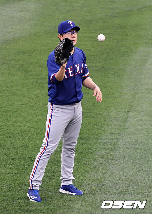 [OSEN=애너하임, 이사부 통신원]경기에 앞서 텍사스 양현종이 몸을 풀고 있다. /lsboo@osen.co.kr