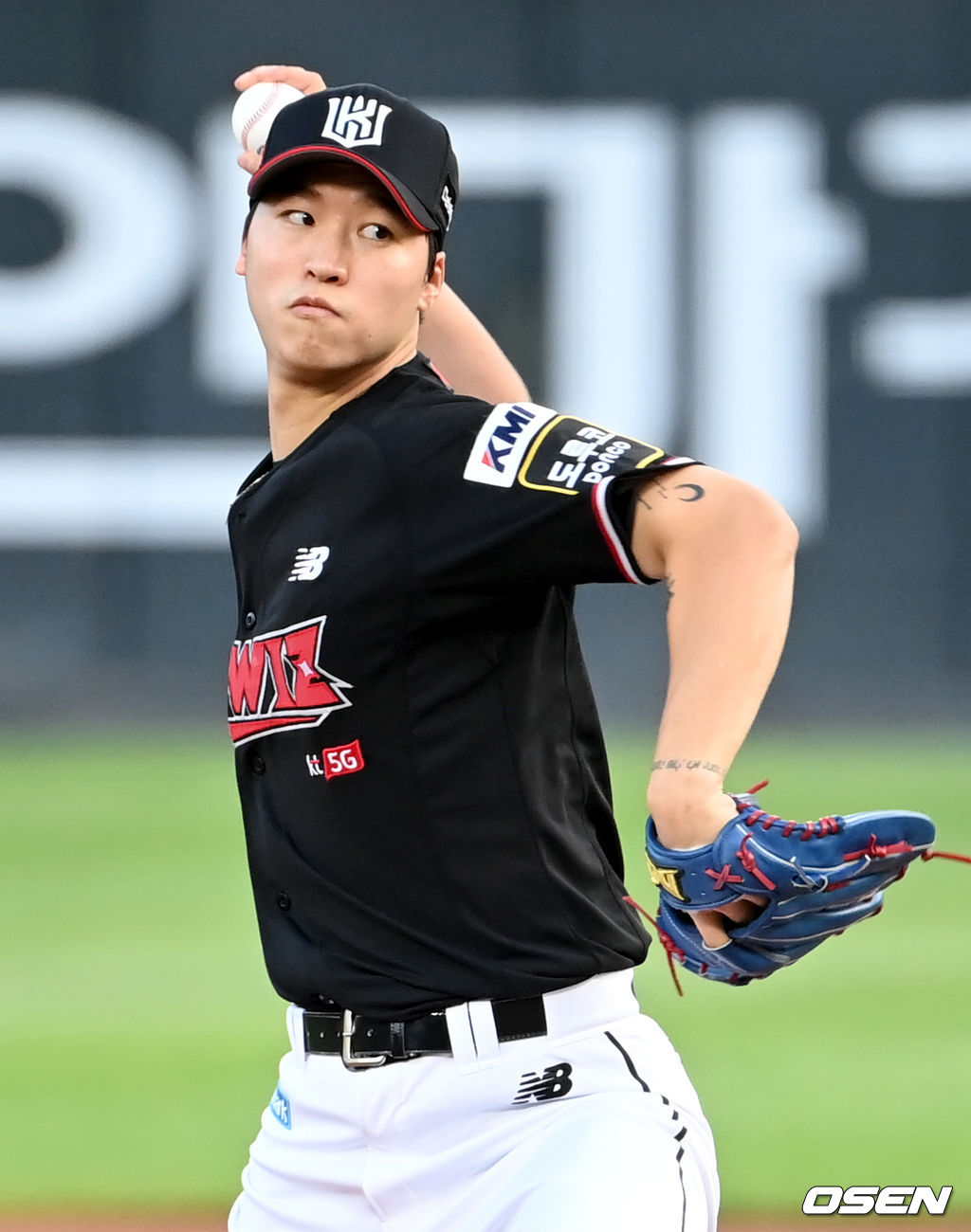 1회말 KT 선발 엄상백이 마운드에 올라 힘차게 공을 뿌리고 있다. 2021.08.20 /ksl0919@osen.co.kr