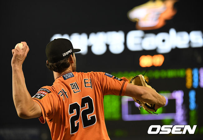 한화 카펜터가 몸을 풀고 있다. 2021.05.28