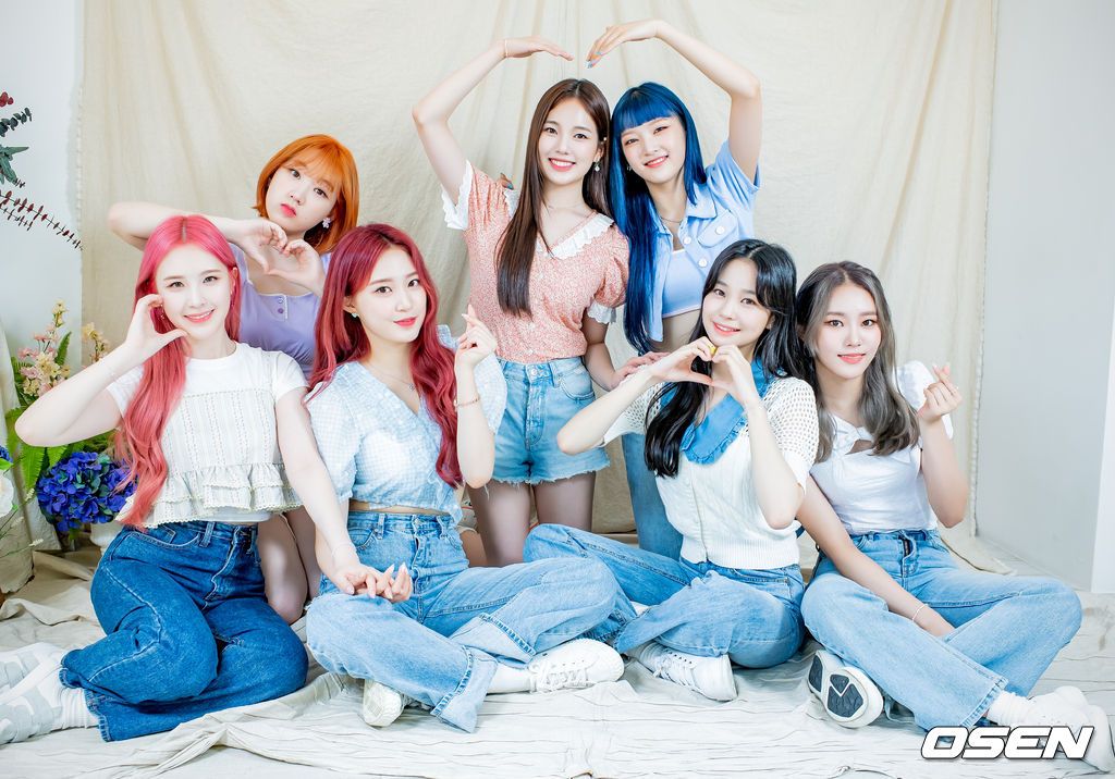 위클리 멤버들이 녹화에 앞서 사진 촬영을 위해 포즈를 취하고 있다./ rumi@osen.co.kr