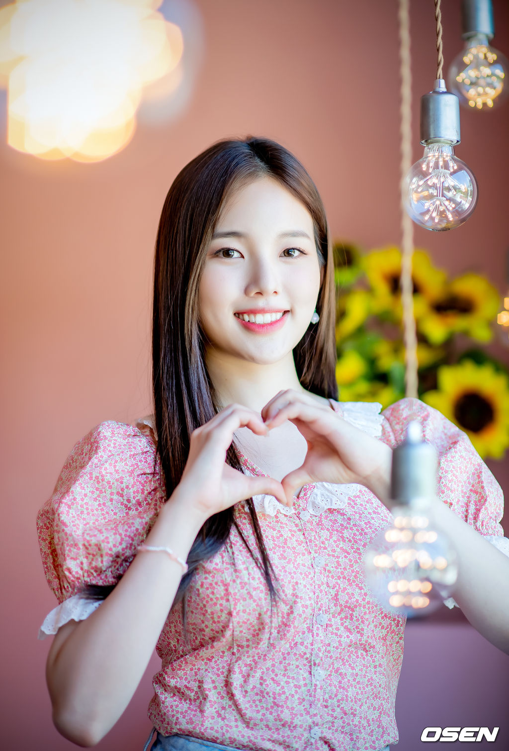 위클리 이수진이 녹화에 앞서 사진 촬영을 위해 포즈를 취하고 있다./ rumi@osen.co.kr