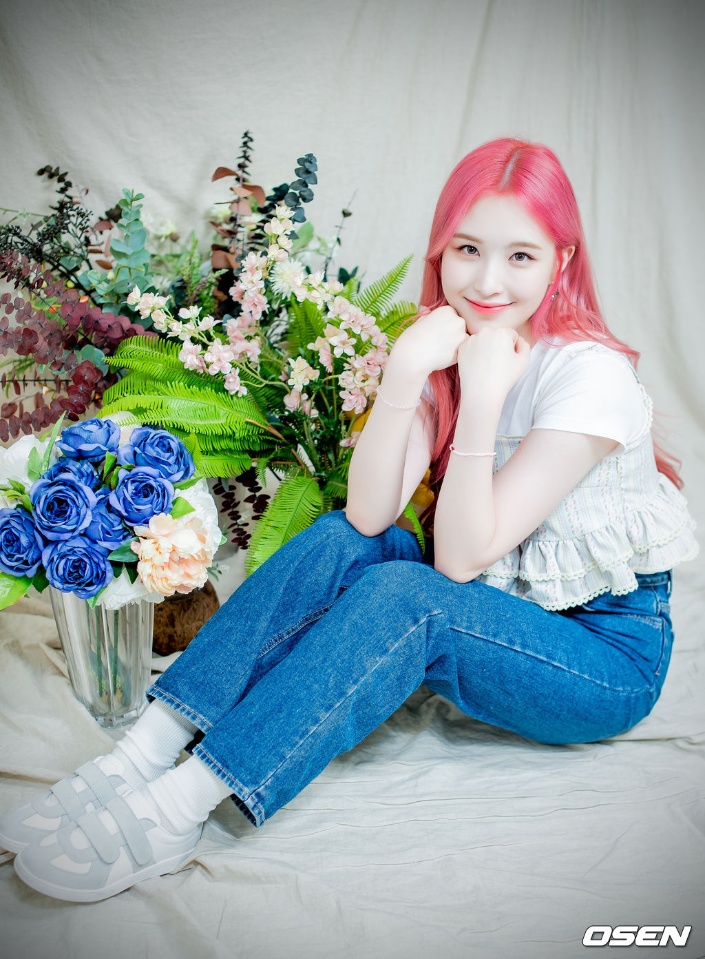 위클리 이재희가 녹화에 앞서 사진 촬영을 위해 포즈를 취하고 있다./ rumi@osen.co.kr