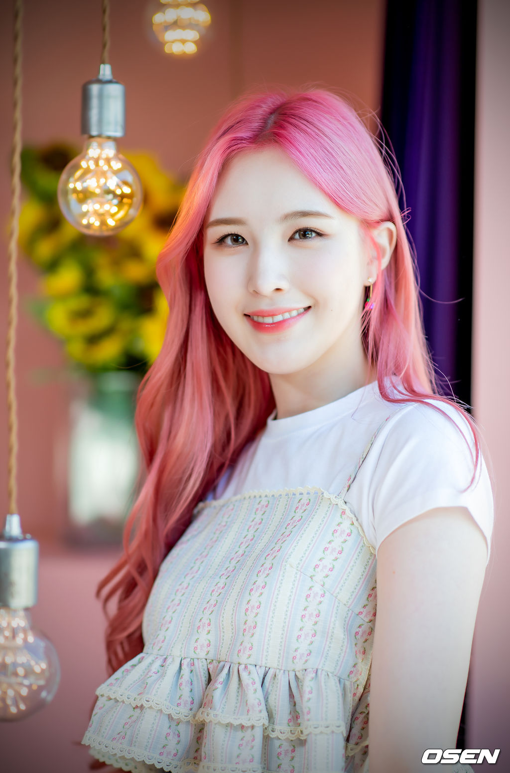위클리 이재희가 녹화에 앞서 사진 촬영을 위해 포즈를 취하고 있다./ rumi@osen.co.kr