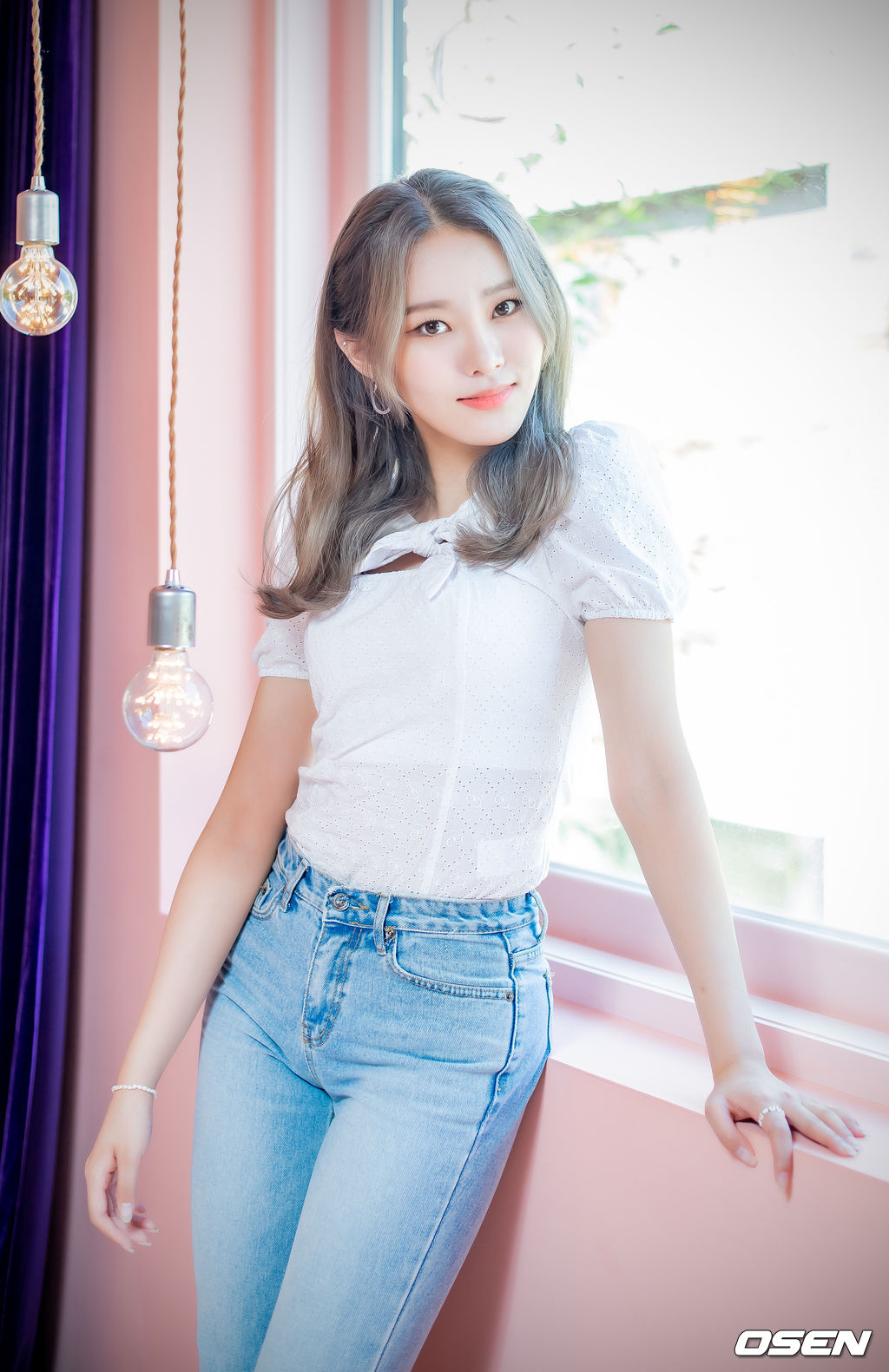 위클리 먼데이가 녹화에 앞서 사진 촬영을 위해 포즈를 취하고 있다./ rumi@osen.co.kr