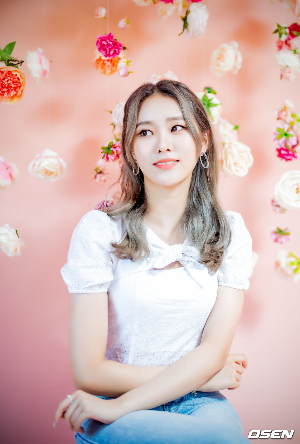 위클리 먼데이가 녹화에 앞서 사진 촬영을 위해 포즈를 취하고 있다./ rumi@osen.co.kr