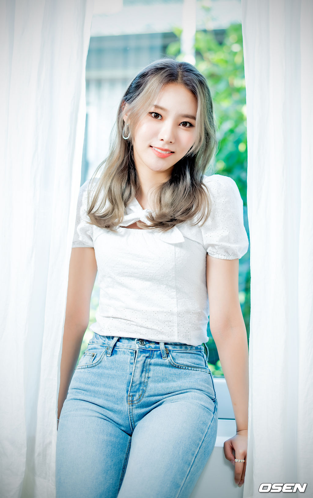 위클리 먼데이가 녹화에 앞서 사진 촬영을 위해 포즈를 취하고 있다./ rumi@osen.co.kr