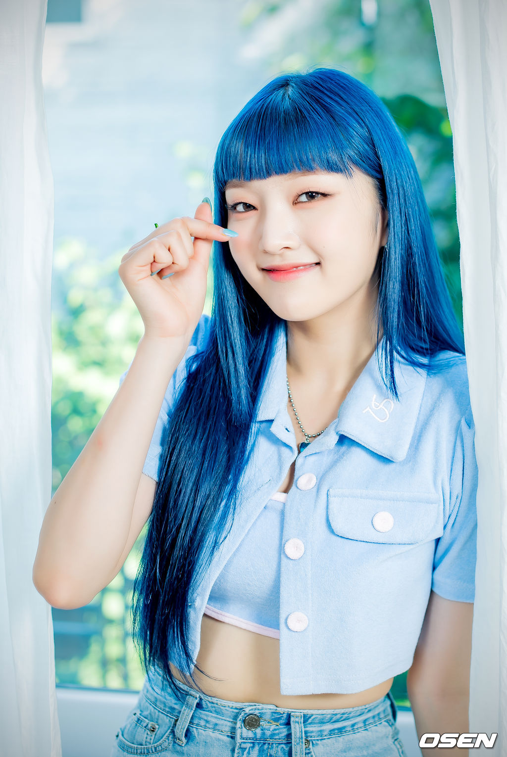 위클리 박소은이 녹화에 앞서 사진 촬영을 위해 포즈를 취하고 있다./ rumi@osen.co.kr