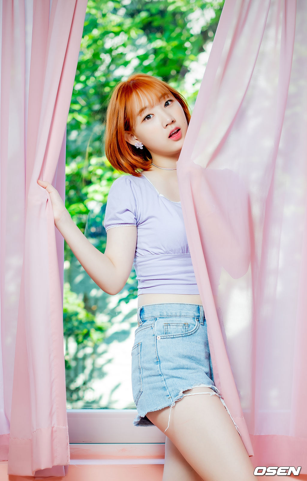 위클리 신지윤이 녹화에 앞서 사진 촬영을 위해 포즈를 취하고 있다./ rumi@osen.co.kr