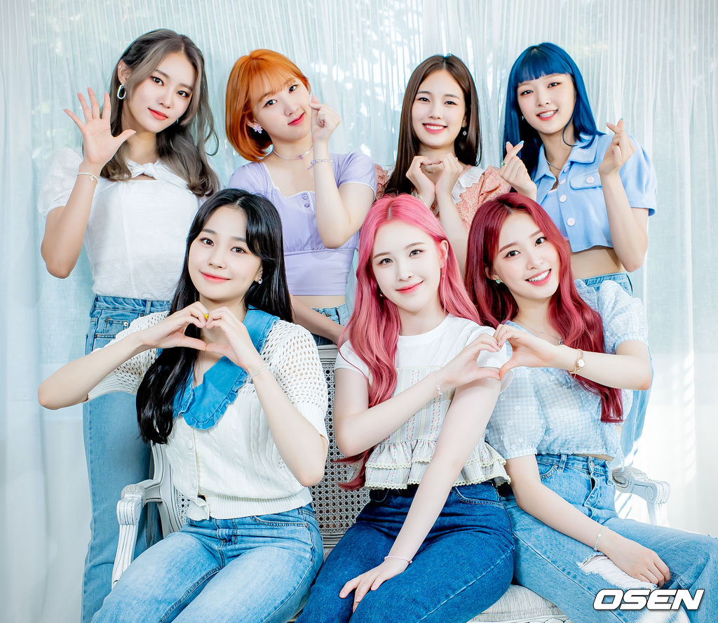 위클리 멤버들이 녹화에 앞서 사진 촬영을 위해 포즈를 취하고 있다./ rumi@osen.co.kr
