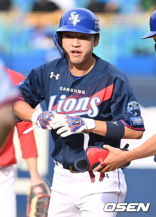 22일 오후 대구 삼성라이온즈파크에서 ‘2021 신한은행 SOL KBO리그’ 삼성 라이온즈와 SSG 랜더스의 경기가 열렸다1회말 삼성 선두타자 박해민이 안타를 날린 뒤 기뻐하고 있다. 박해민은 이 안타로 KBO 역대 93번째 개인통산 1,100안타를 기록했다.  2021.08.22 /ksl0919@osen.co.kr