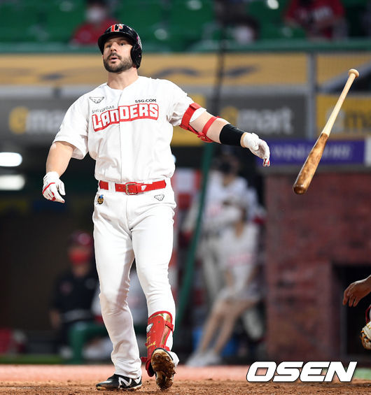 5회말 1사 2루에서 SSG 로맥이 좌월 투런 홈런을 치고 있다. 2021.06.23 /sunday@osen.co.kr