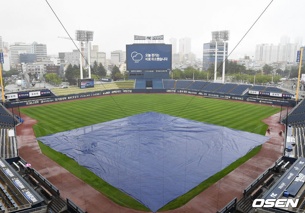 NC파크 전광판에 우천취소를 알리는 안내문구가 떠있다. 2021.06.03 /rumi@osen.co.kr
