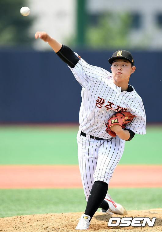 광주진흥고 문동주가 마운드에 올라 힘차게 공을 뿌리고 있다. 21.06.02 /ksl0919@osen.co.kr