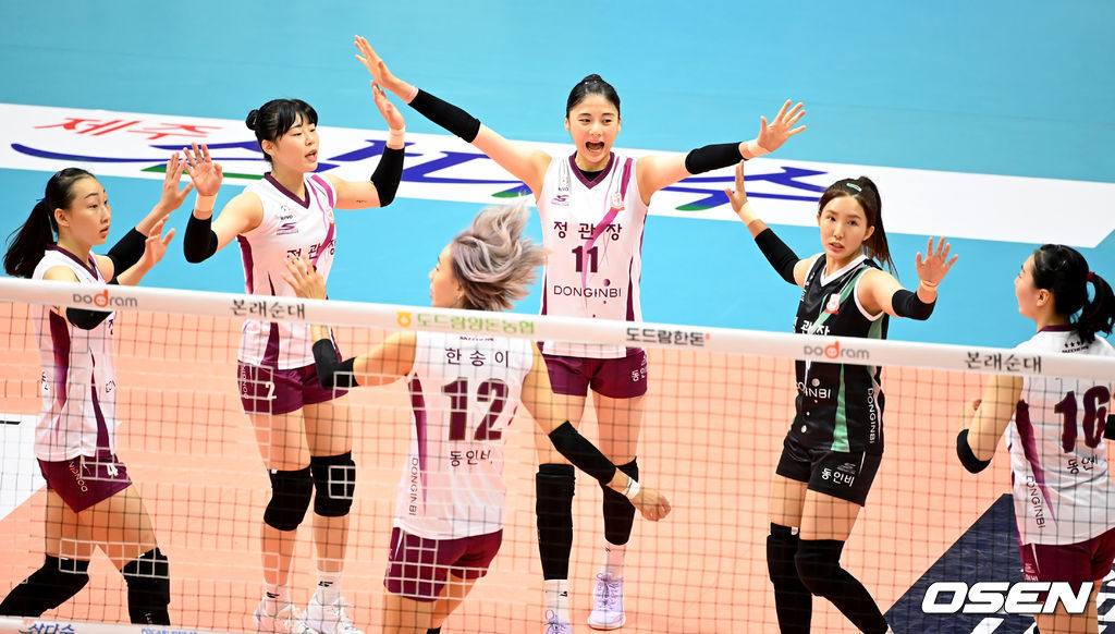 KGC인삼공사 박혜민이 득점을 올린 뒤 동료들과 기뻐하고 있다. 2021.08.23 /youngrae@osen.co.kr