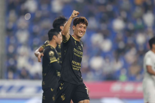 울산문수축구경기장/ K리그1/ 울산현대 vs 수원삼성블루윙즈/ 울산 이청용 득점/ 골 세레머니/ 사진 김정수