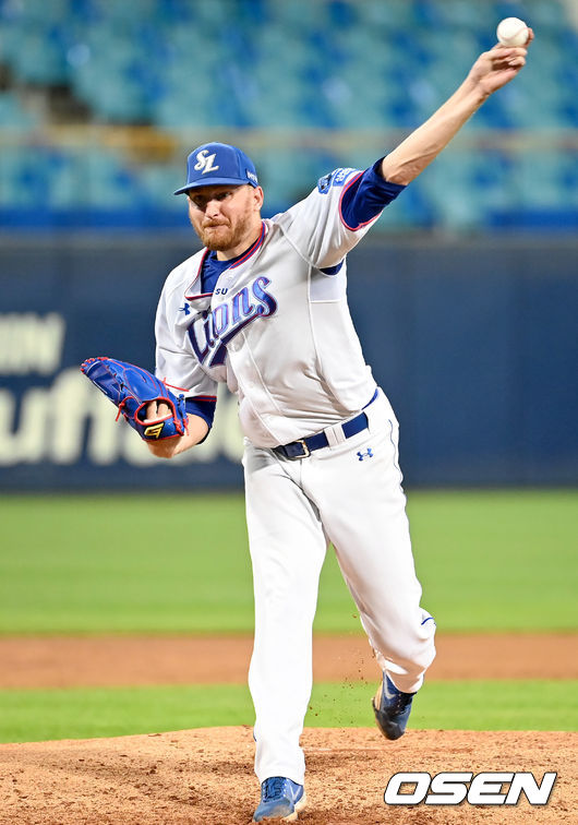 3회초 삼성 선발 몽고메리가 마운드에 올라 힘차게 공을 뿌리고 있다. 2021.08.24 /ksl0919@osen.co.kr 
