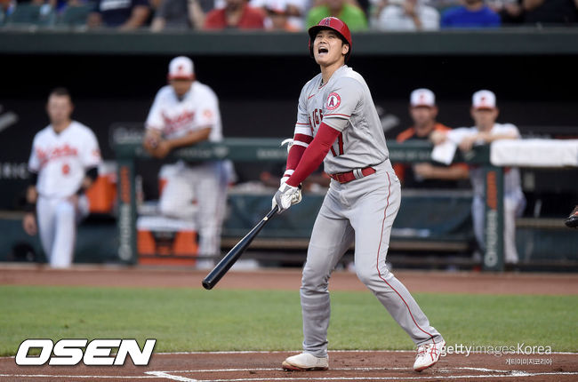 [사진] 1회 삼진을 당한 오타니 쇼헤이가 아쉬워하고 있다. 2021.08.26 ⓒGettyimages(무단전재 및 재배포 금지)