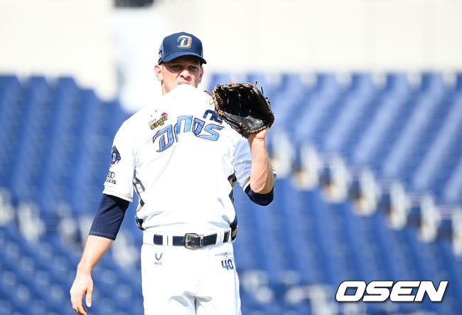 2회초 NC 루친스키가 투구 내용에 대해 아쉬워하고 있다. 2021.08.26 /youngrae@osen.co.kr