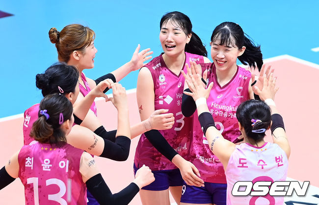 1세트 득점에 성공한 흥국생명 선수들이 환호하고 있다. 2021.08.26 /sunday@osen.co.kr