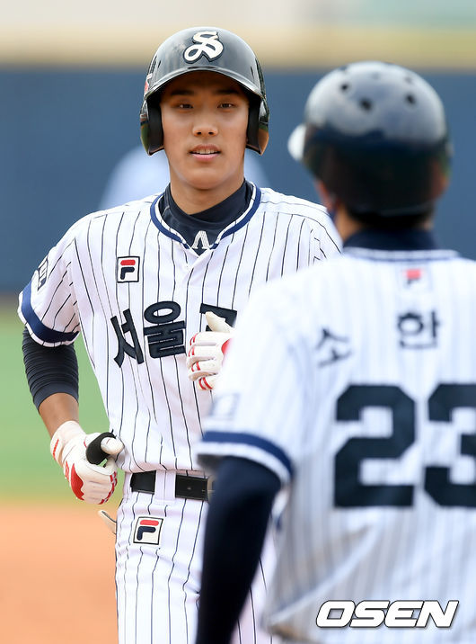 10일 오후 서울 양천구 목동야구장에서 ’75회 황금사자기 전국고교야구 대회’ 서울고와 유신고의 8강전 경기가 열렸다. 3회말 2사 3루 서울고 이재현이 1타점 적시타를 날린 뒤 기뻐하고 있다. 2021.06.10 /ksl0919@osen.co.kr