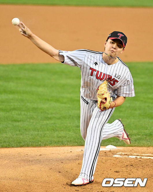 1회초 LG 이민호가 역투하고 있다. 2021.08.27 /jpnews@osen.co.kr