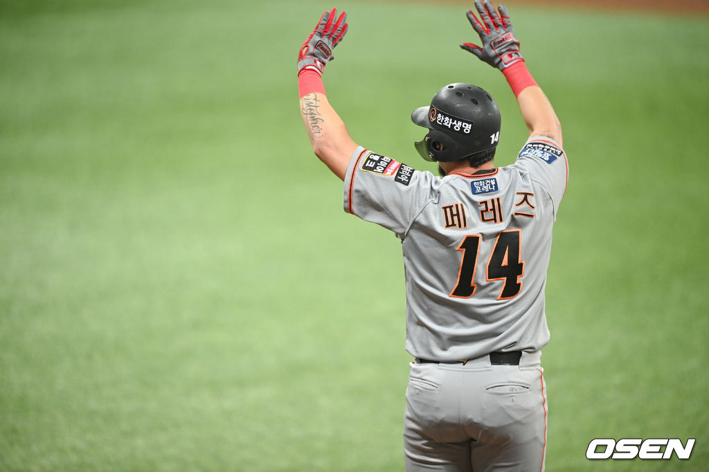 2회초 무사 1루 한화 페레즈가 선취 1타점 적시타를 날리고 세리머니를 하고 있다.  2021.08.27 / soul1014@osen.co.kr