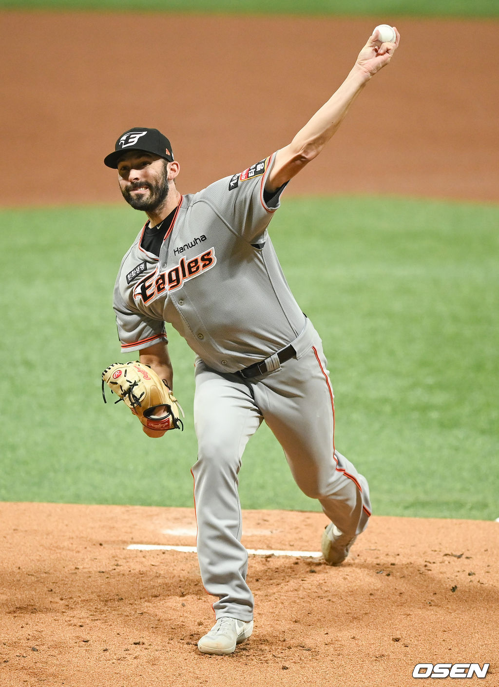 한화 선발투수 카펜터가 역투하고 있다.  2021.08.27 / soul1014@osen.co.kr