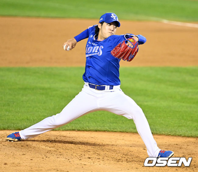 4회말 2사 2,3루에서 삼성 원태인이 LG 이형종을 삼진 처리하고 있다. 2021.08.27 /jpnews@osen.co.kr