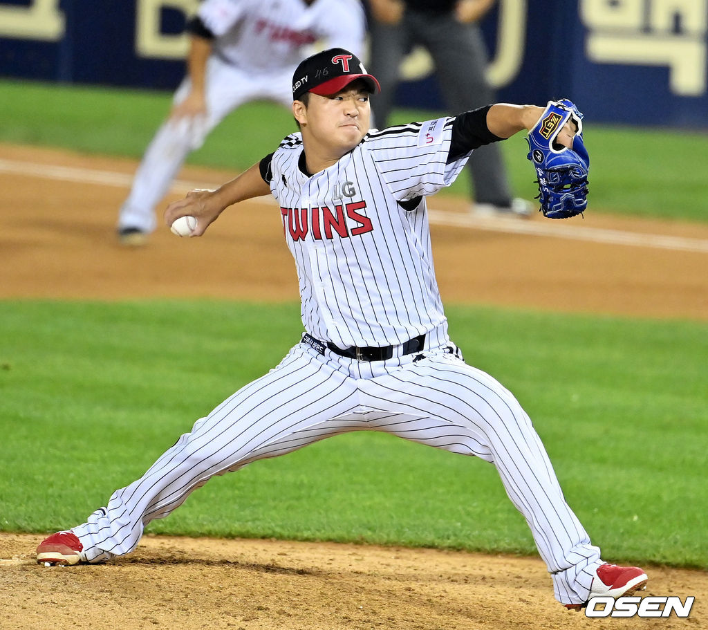 LG 고우석이 역투하고 있다. 2021.08.27 /jpnews@osen.co.kr