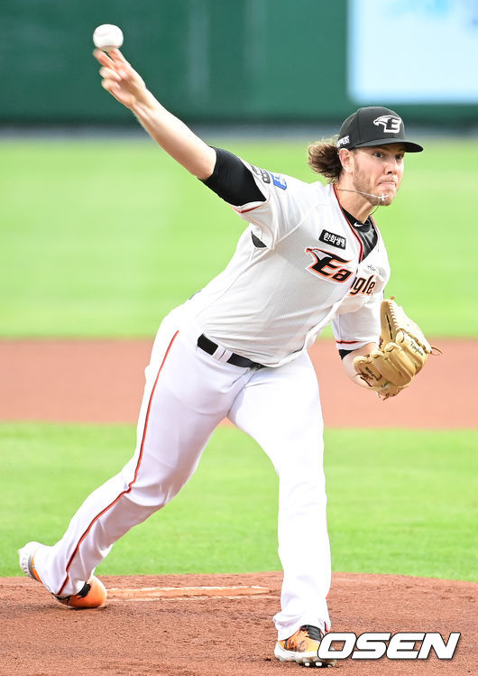 1회초 한화 선발 킹험이 마운드에 올라 힘차게 공을 뿌리고 있다. 2021.08.17 /ksl0919@osen.co.kr