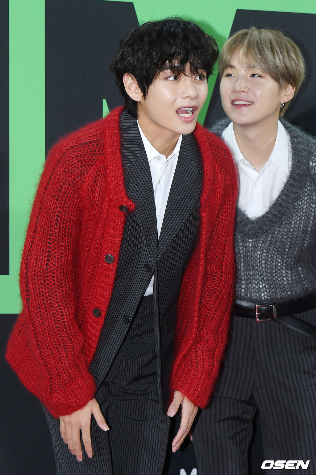 방탄소년단 (BTS) 뷔가 입장하며 포즈를 취하고 있다. / rumi@osen.co.kr