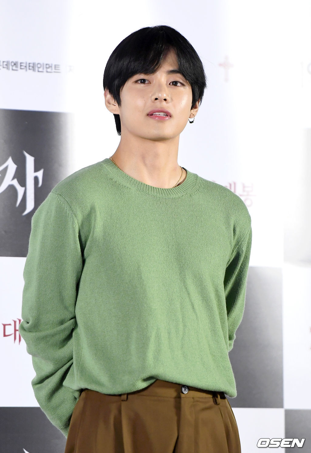 방탄소년단 뷔가 포토타임을 갖고 있다. /sunday@osen.co.kr