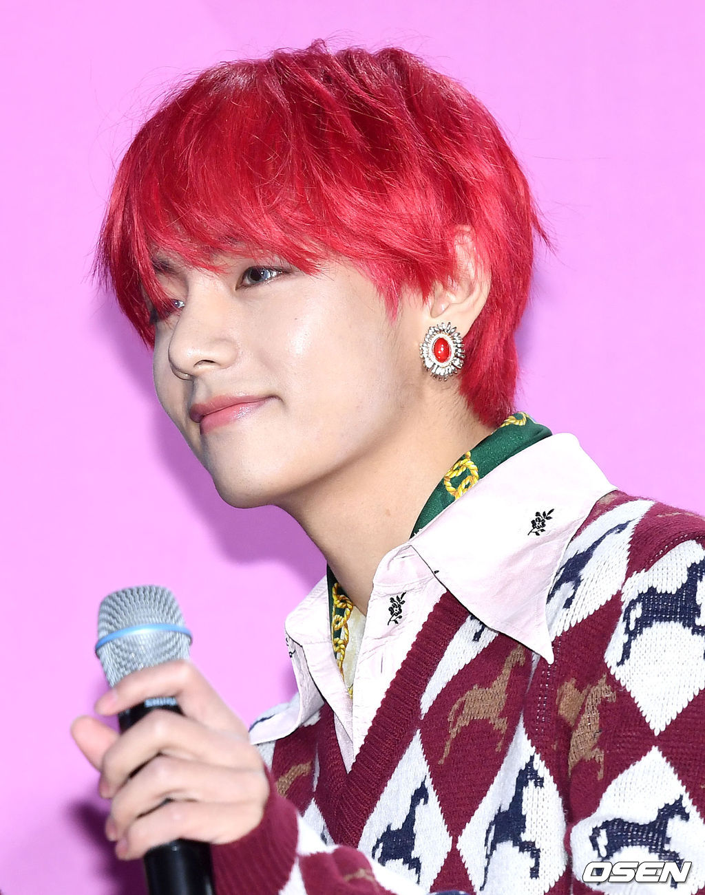 방탄소년단 뷔가 레드카펫 행사에 참석해 포토타임을 하고 있다. /dreamer@osen.co.kr