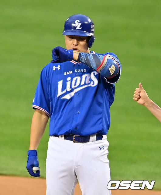 1회초 2사 2루에서 삼성 강민호가 선제 1타점 적시타를 날리고 세리머니를 하고 있다. 2021.08.27 /jpnews@osen.co.kr