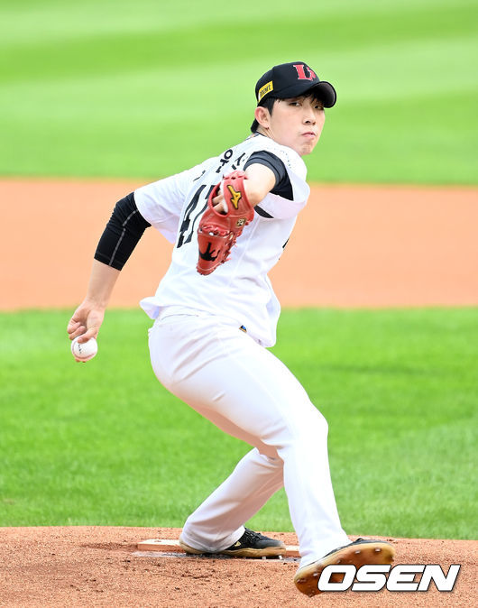 29일 오후 인천 SSG 랜더스필드에서 SSG 랜더스와 KIA 타이거즈의 경기가 열렸다.1회초 무사에서 SSG 선발투수 오윤석이 역투하고 있다. 2021.08.29 /sunday@osen.co.kr