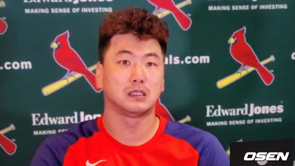 [사진]세인트루이스의 김광현이 30일(한국시간) PNC 파크에서 벌어진 피츠버그 파이어리츠와의 원정 경기서 선발 등판을 마친 뒤 화상 인터뷰를 진행하고 있다. <세인트루이스 카디널스 구단 제공 영상 캡처> 