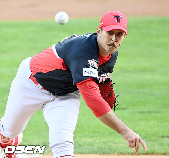 KIA 선발 멩덴이 마운드 위에서 힘차게 공을 뿌리고 있다. 21.08.19/ rumi@osen.co.kr