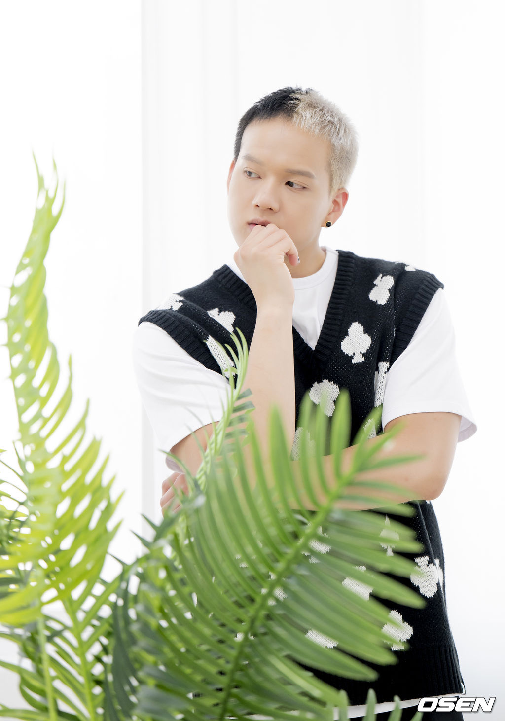 촬영에 앞서 비투비 프니엘이 포즈를 취하고 있다. 2021.08.30 /sunday@osen.co.kr