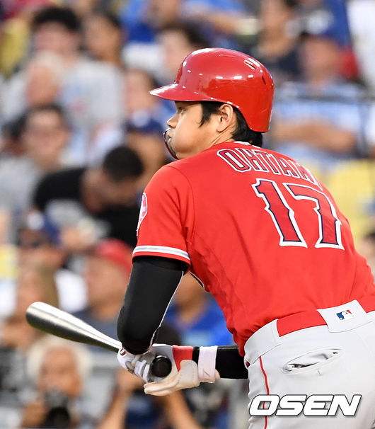 2회초 2사 1,2루에서 대타로 들어선 에인저스 오타니가 다저스 마에다를 상대로 선제 1타점 적시타를 날리고 있다. /jpnews@osen.co.kr