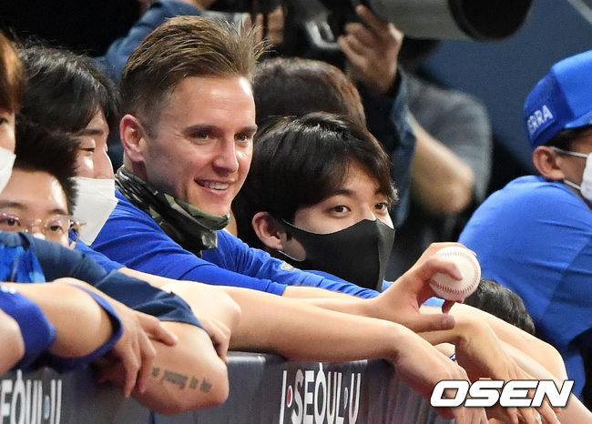 삼성은 6일 고척 스카이돔에서 열린 경기에서 3-1 역전승을 장식했다. 선발 원태인은 7승 사냥에 성공하며 키움전 악몽에서 벗어났다.9회말 삼성 원태인이 더그아웃에서 경기를 바라보고 있다. /sunday@osen.co.kr