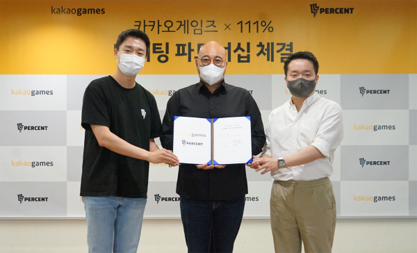 왼쪽부터 111퍼센트 김강안 대표, 카카오게임즈 남궁훈 대표, 리치에일리언 최성욱 대표. /카카오게임즈 제공.