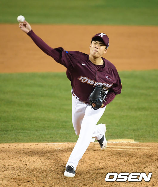 연장10회말 키움 김선기가 역투하고 있다. /   soul1014@osen.co.kr