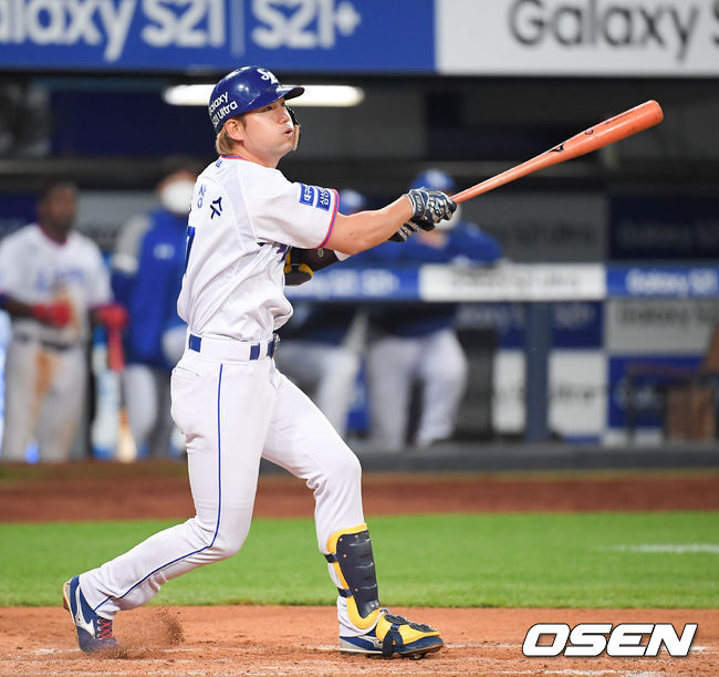 21일 대구삼성라이온즈파크에서 ‘2021 신한은행 SOL KBO리그’ 삼성 라이온즈와 KIA 타이거즈의 경기가 진행됐다.6회말 2사 1,2루 삼성 김상수가 1타점 적시타를 날리고 있다. / soul1014@osen.co.kr
