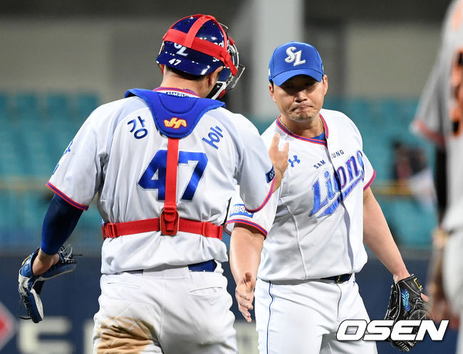 선발 원태인은 데뷔 첫 한 경기 두 자릿수 탈삼진을 기록하며 시즌 첫 승을 신고했다. '끝판대장' 오승환은 4경기 연속 세이브를 달성했다.경기 종료 후 삼성 오승환이 강민호와 승리의 기쁨을 나누고 있다. /sunday@osen.co.kr