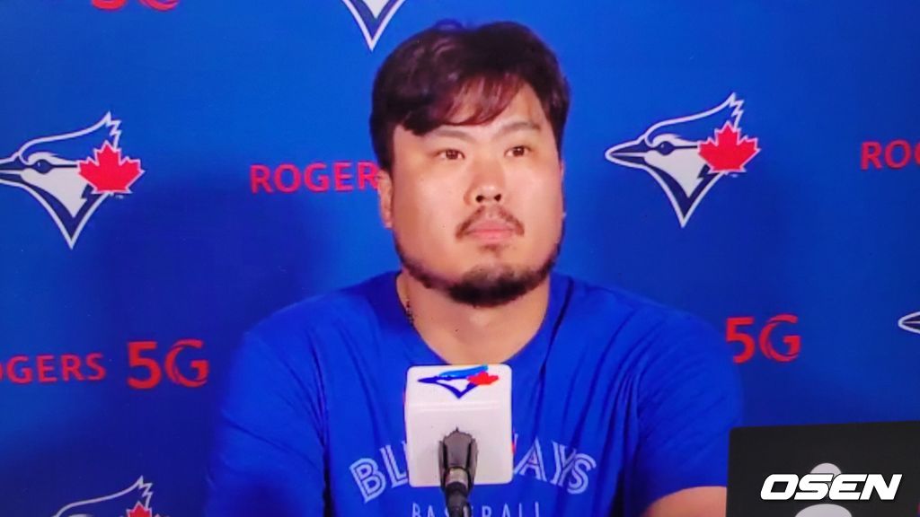 [사진] 토론토의 류현진이 1일(한국시간) 로저스 센터에서 벌어진 볼티모어와의 홈경기에서 선발 등판을 마친 뒤 화상 인터뷰를 진행하고 있다. <토론토 블루제이스 구단 제공 영상 캡처>