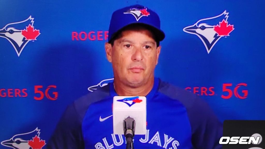 [사진] 토론토의 찰리 몬토요 감독이 1일(한국시간) 로저스 센터에서 벌어진 볼티모어와의 홈경기를 마친 뒤 화상 인터뷰를 진행하고 있다. <토론토 블루제이스 구단 제공 영상 캡처>